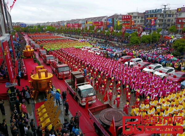 中國·花園紅木家具展氣勢(shì)恢宏的開幕式現(xiàn)場(chǎng)