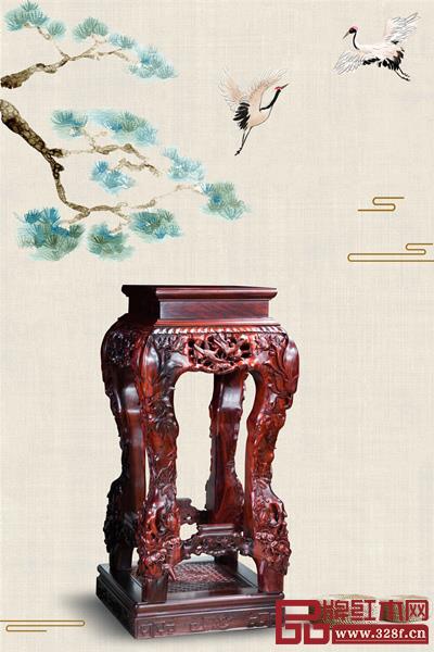 獲獎作品《華夏至尊滿工夔龍紋酸枝清式花幾》展現(xiàn)了劉定杰高超的木作技藝