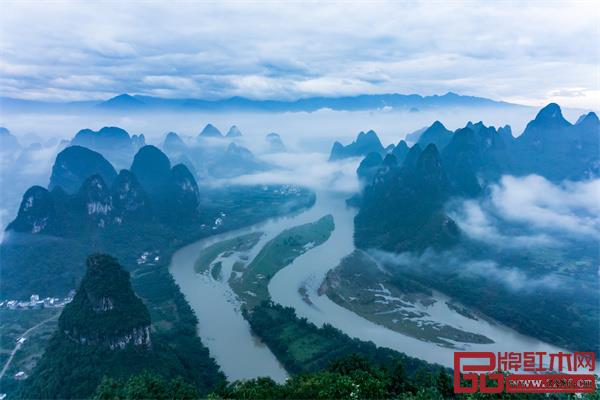 夏令時(shí)新，水秀山明